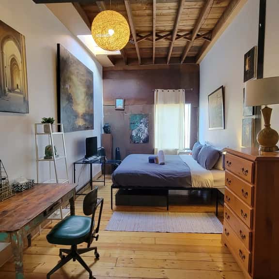 Large eclectic room in a Shared loft - Image 1